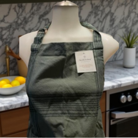 Hearth & Hand Adult Apron (Adjustable open-waist,-Sage Green, 100% cotto… - Picture 16 of 16